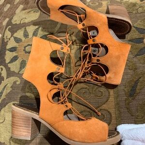 Matisse dark tan heeled shoes